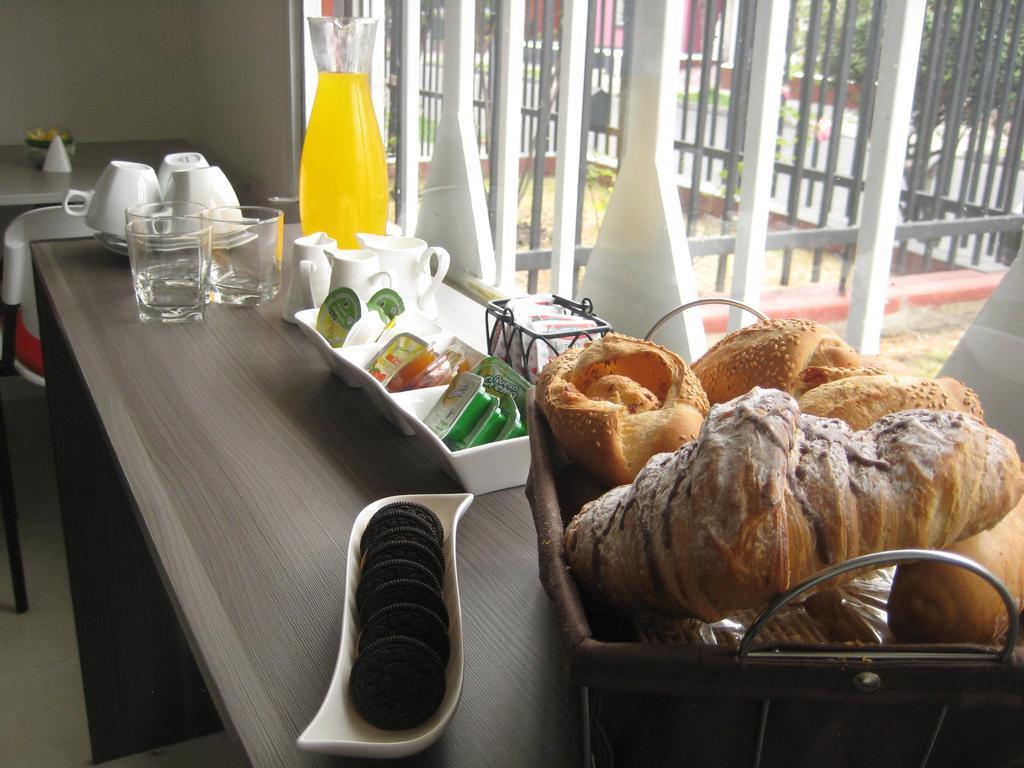 Hotel Casa Santa Marta Bogota Bagian luar foto